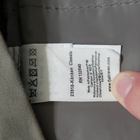 Fjallraven Kanken Classic Backpack Shoulder Bag Grey 23510 Padded Back - Picture 13 of 13